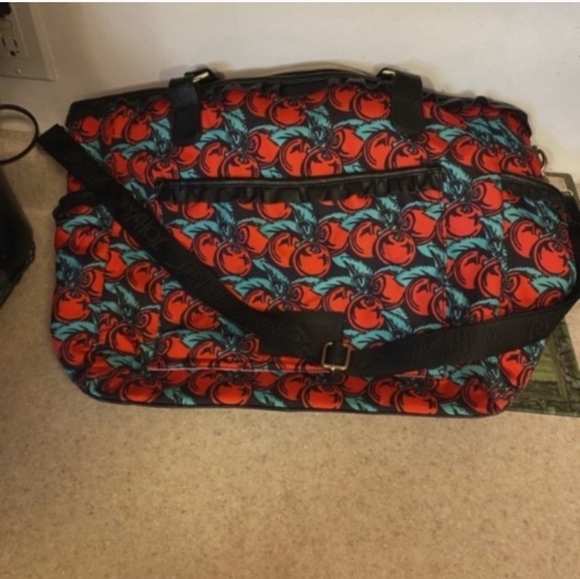 Gorgeous Betsey Johnson baby bag that could be used as a travel bag - Picture 4 of 4